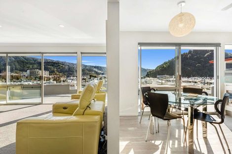 Photo of property in 39 Waikawa Road, Picton, 7220