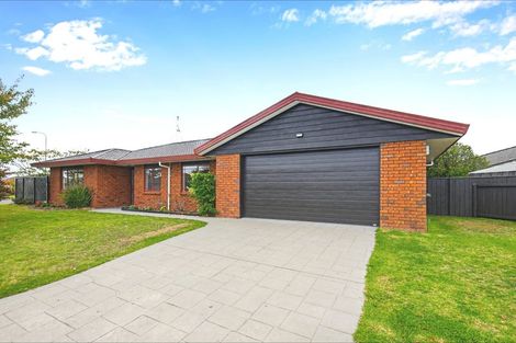Photo of property in 4 Glen Loch Place, Paraparaumu, 5032