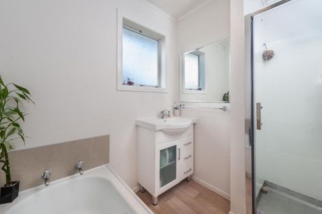 Photo of property in 1 Ronald Place, Manurewa, Auckland, 2102