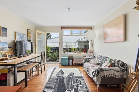Photo of property in 42 Porritt Avenue, Mount Victoria, Wellington, 6011