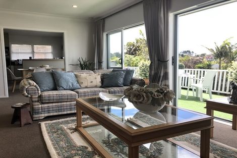 Photo of property in 2/159 Carlisle Road, Northcross, Auckland, 0632