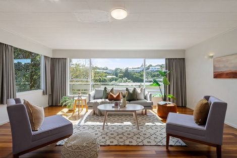 Photo of property in 6 Link Road, Newlands, Wellington, 6037