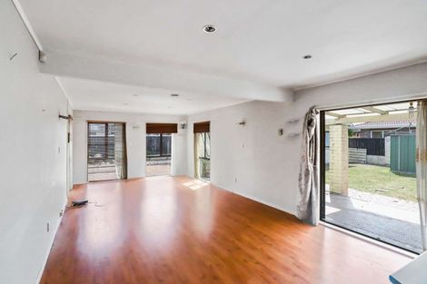 Photo of property in 20 Beaumaris Way, Conifer Grove, Takanini, 2112