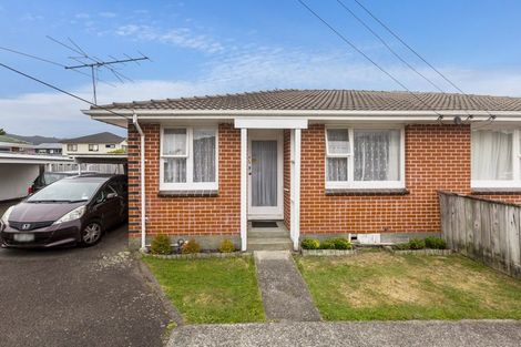 Photo of property in 2/13 Sutherland Avenue, Silverstream, Upper Hutt, 5019