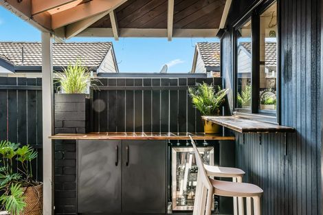 Photo of property in 2/47 Shakespeare Road, Milford, Auckland, 0620