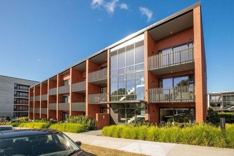 Photo of property in 2/25g Potter Avenue, Northcote, Auckland, 0627