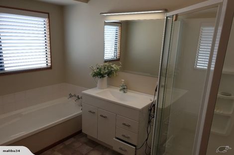 Photo of property in 16 Taupiko Place, Green Bay, Auckland, 0604