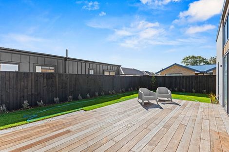 Photo of property in 2 Greystone Close, Halswell, 8025
