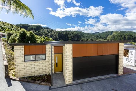 Photo of property in 61a Riverstone Drive, Riverstone Terraces, Upper Hutt, 5018