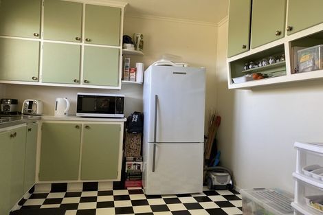 Photo of property in 4/3 Buscomb Avenue, Henderson, Auckland, 0610