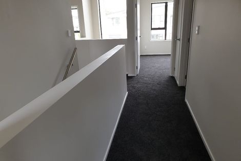 Photo of property in 16 Millcroft Lane, Ranui, Auckland, 0612