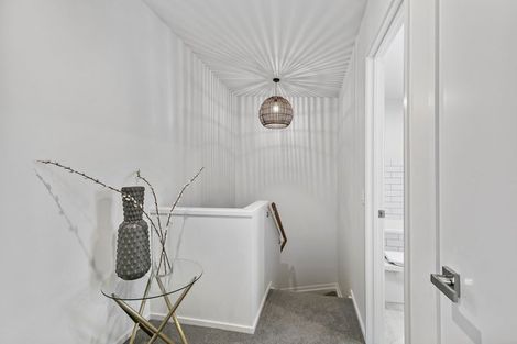 Photo of property in 14a Ropata Avenue, Point England, Auckland, 1072