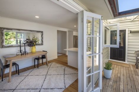 Photo of property in 37 Kiwi Road, Stanley Point, Auckland, 0624