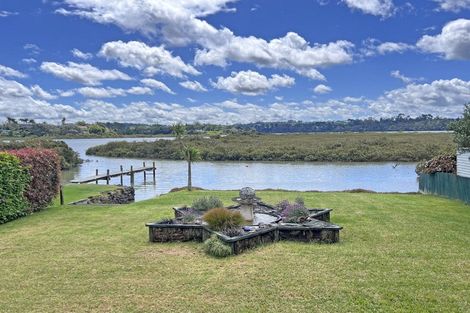 Photo of property in 10 The Terrace, Herald Island, Auckland, 0618