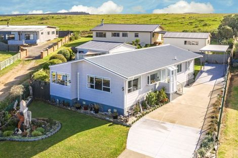 Photo of property in 32 Okiwa Terrace, Waiinu Beach, Whanganui, 4588