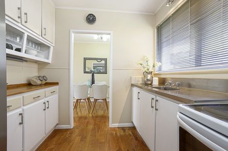 Photo of property in 16 Kea Place, Mangere Bridge, Auckland, 2022