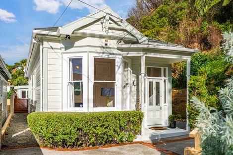 Photo of property in 9 Ranfurly Terrace, Mount Cook, Wellington, 6021