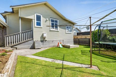 Photo of property in 23 Belt Road, Moturoa, New Plymouth, 4310