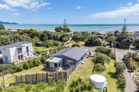 Photo of property in 42 Rodney Avenue, Te Horo Beach, Otaki, 5581