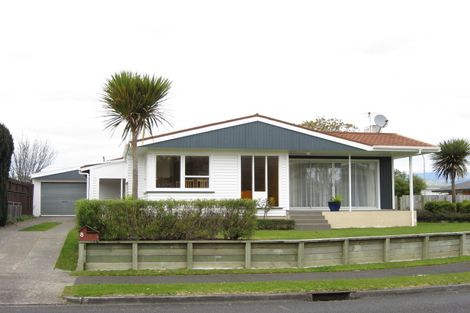 Photo of property in 8 Riversdale Drive, Merrilands, New Plymouth, 4312
