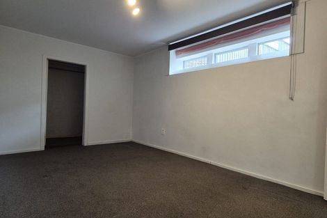 Photo of property in 1 Lauderdale Road, Birkdale, Auckland, 0626