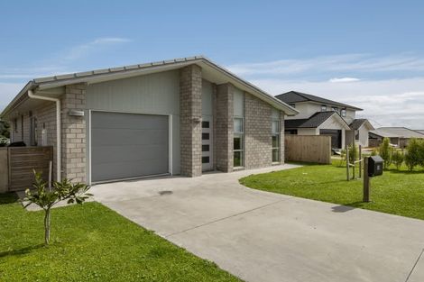 Photo of property in 18 Richardson Road, Omokoroa, 3114