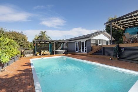 Photo of property in 56 Cyclarama Crescent, Massey, Auckland, 0614