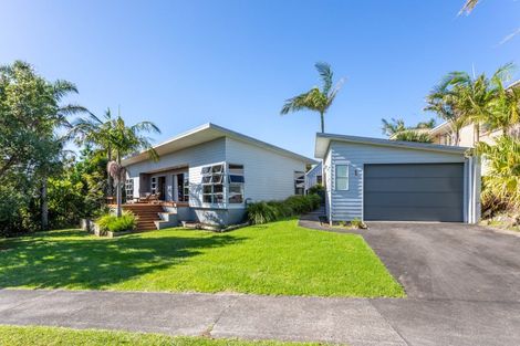 Photo of property in 2 Norfolk Place, Tairua, 3508