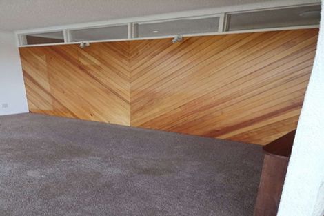 Photo of property in 2 Wakeling Avenue, Te Atatu South, Auckland, 0610