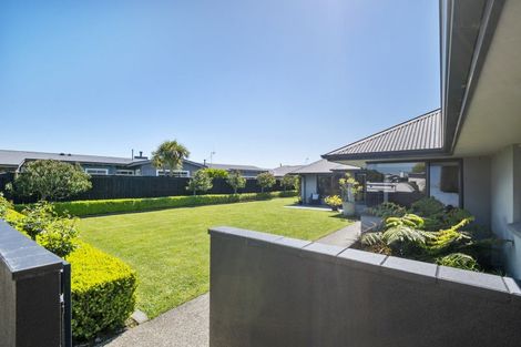 Photo of property in 5 Rodeo Drive, Kelvin Grove, Palmerston North, 4414