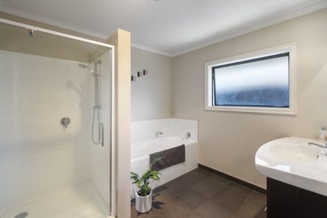 Photo of property in 5 Rodeo Drive, Kelvin Grove, Palmerston North, 4414