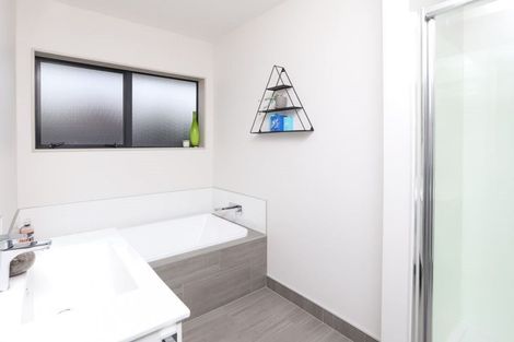 Photo of property in 28 Admiral Crescent, Flagstaff, Hamilton, 3210