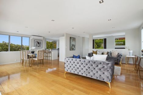 Photo of property in 4a Korotaha Terrace, Rothesay Bay, Auckland, 0630