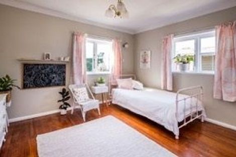 Photo of property in 5 Jillett Street, Titahi Bay, Porirua, 5022