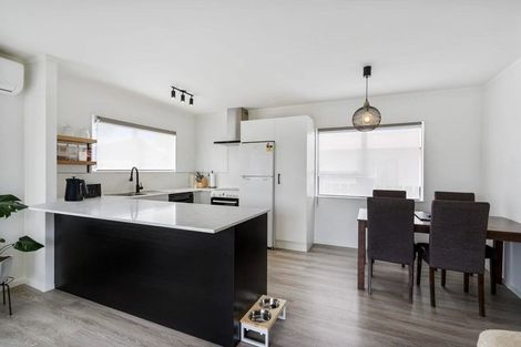 Photo of property in 2/2 Hatherley Place, Clendon Park, Auckland, 2103