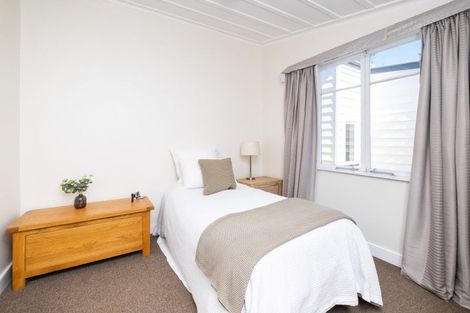 Photo of property in 35 Napier Terrace, Hospital Hill, Napier, 4110