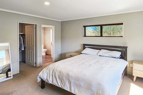 Photo of property in 2 Percy Kinsman Crescent, Riverstone Terraces, Upper Hutt, 5018