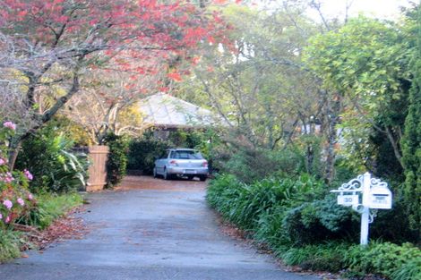 Photo of property in 30 Scenic Drive, Hillpark, Auckland, 2102