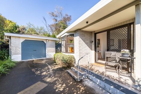 Photo of property in 2/46 Campbell Street, Havelock North, 4130