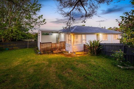 Photo of property in 2 Kilcar Place, Massey, Auckland, 0614