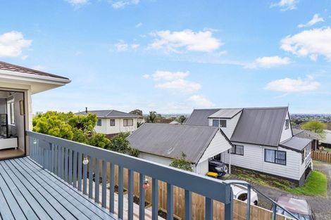 Photo of property in 2/30 Redoubt Road, Goodwood Heights, Auckland, 2105