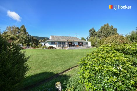 Photo of property in 24 Surrey Bay Road, Waihola, Outram, 9073