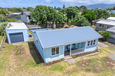 Photo of property in 18 Waimea Road, Waikanae Beach, Waikanae, 5036