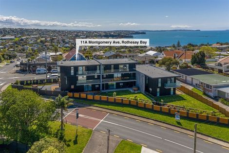 Photo of property in 11a Montgomery Avenue, Rothesay Bay, Auckland, 0630