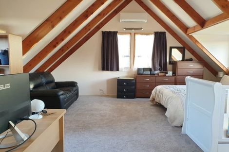 Photo of property in 16 Goldfinch Rise, Unsworth Heights, Auckland, 0632