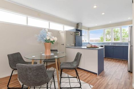 Photo of property in 6 Anchor Place, Beach Haven, Auckland, 0626