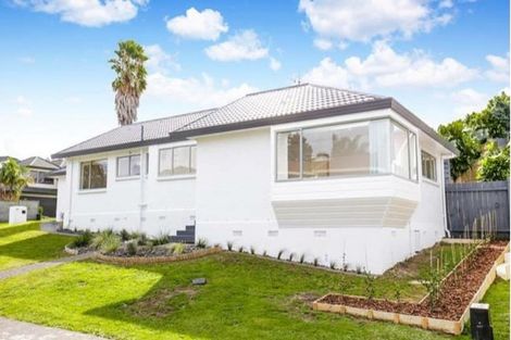 Photo of property in 1 Bridgehead Cove, West Harbour, Auckland, 0618