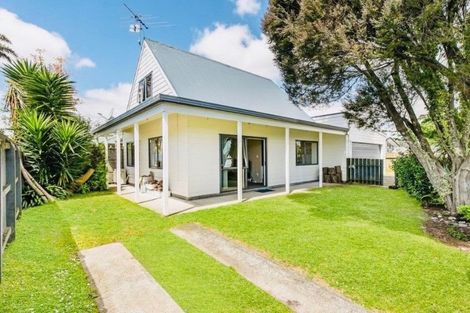 Photo of property in 2 Braeburn Place, Takanini, 2112