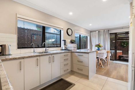 Photo of property in 42 Bodi Place, Te Atatu South, Auckland, 0610