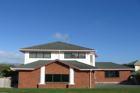 Photo of property in 3 Padstow Place, Camborne, Porirua, 5026